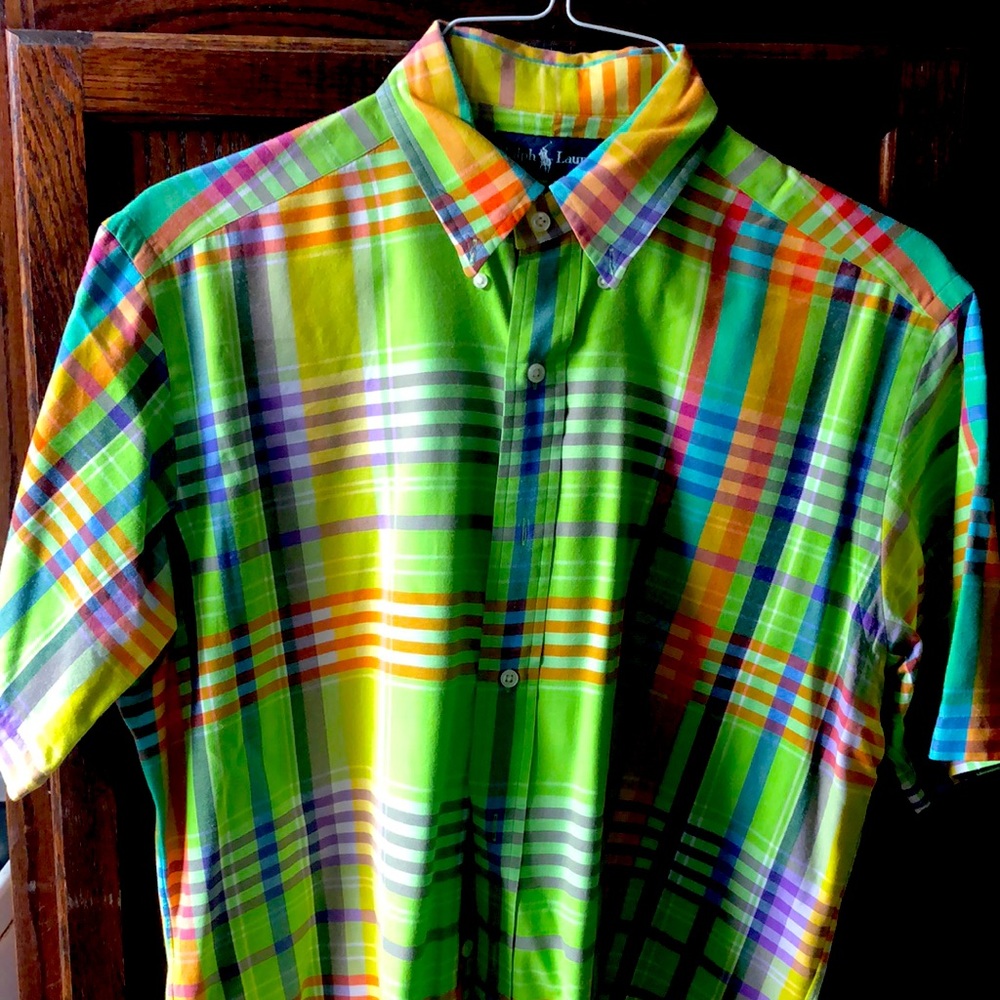 Men’s size medium shirts.